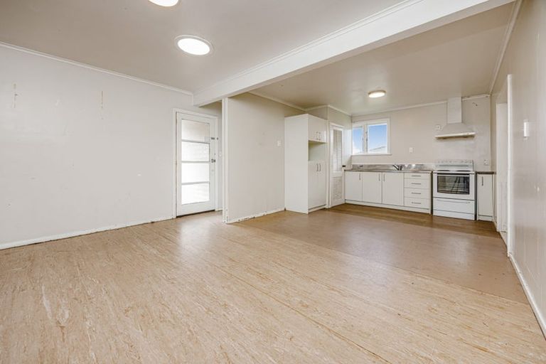 Photo of property in 38 Sutton Crescent, Papakura, 2110