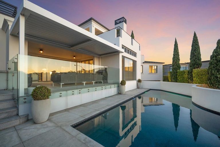 Photo of property in 1 Arthur Crescent, Hauraki, Auckland, 0622