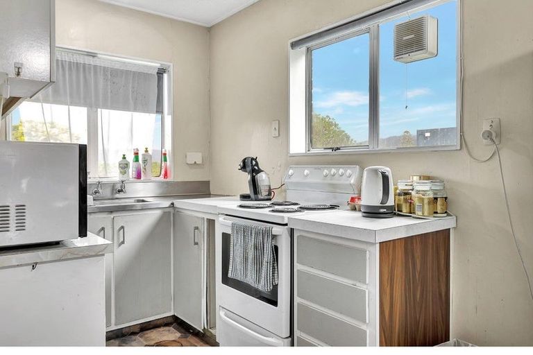 Photo of property in 1/31 Mana Avenue, Titahi Bay, Porirua, 5022