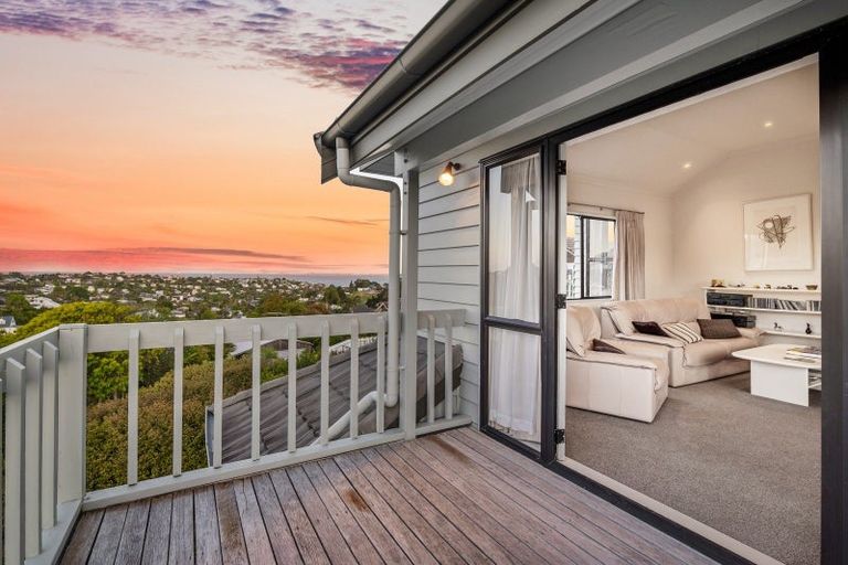 Photo of property in 28 Bellbird Rise, Murrays Bay, Auckland, 0630