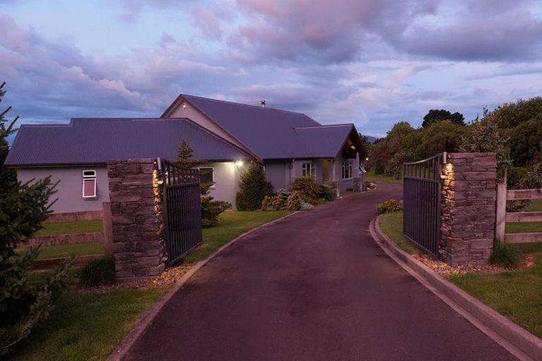 Photo of property in 9 Orakei Road, Kelvin Grove, Palmerston North, 4470