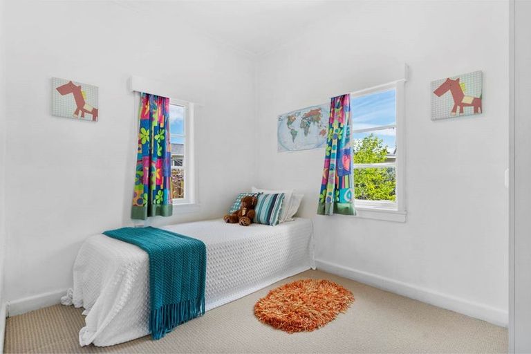 Photo of property in 50a Megan Avenue, Pakuranga Heights, Auckland, 2010