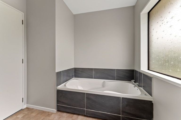 Photo of property in 21 Coates Place, Rangiora, 7400