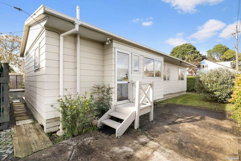 Photo of property in 2/20 Northcote Road, Takapuna, Auckland, 0622