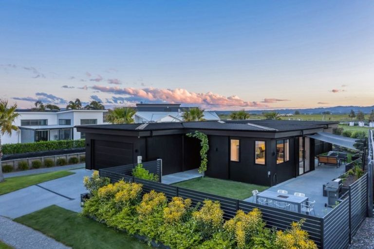 Photo of property in 33 Montia Close, Papamoa Beach, Papamoa, 3118