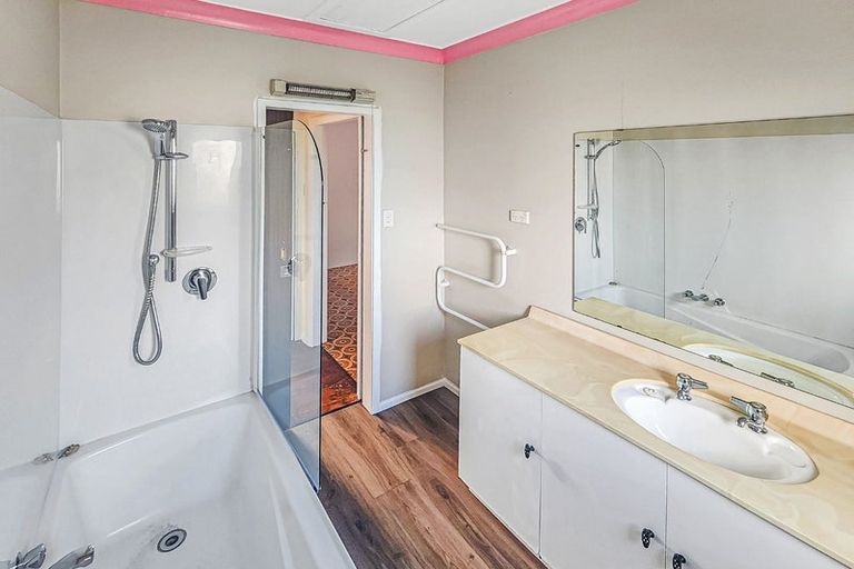 Photo of property in 11 Carlisle Street, Levin, 5510