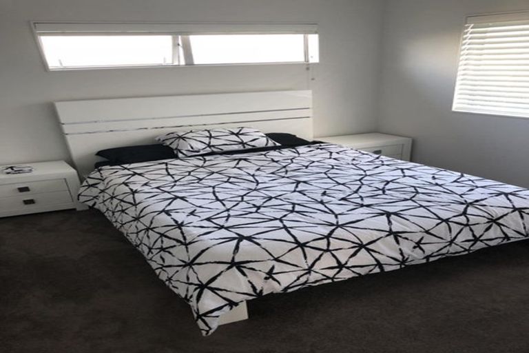 Photo of property in 4 Bridget Court, Red Beach, 0932