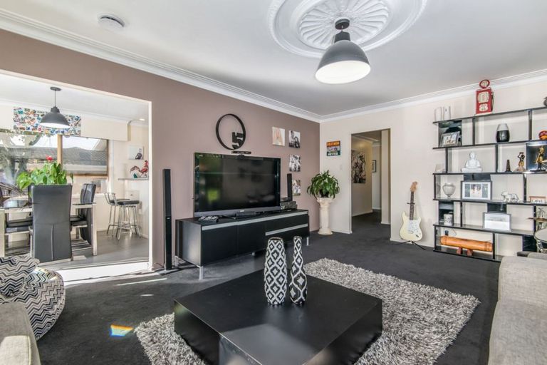 Photo of property in 37 Nui Mana Place, Te Atatu South, Auckland, 0610