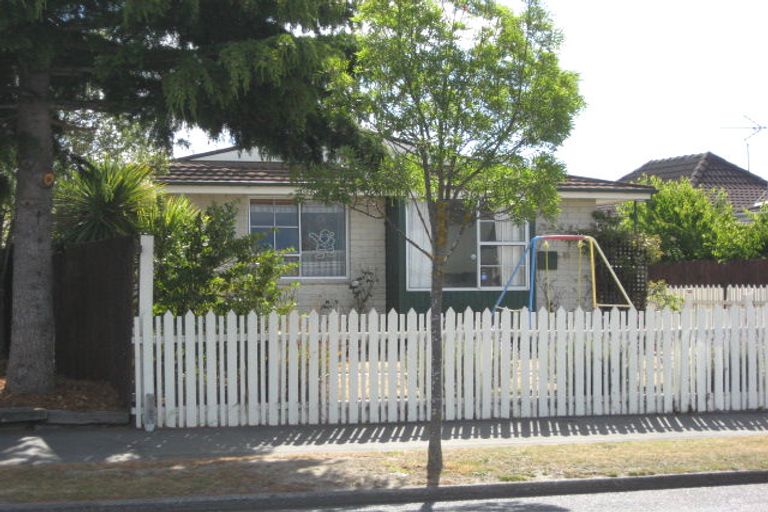 Photo of property in 2/97 Royal Park Drive, Parklands, Christchurch, 8083