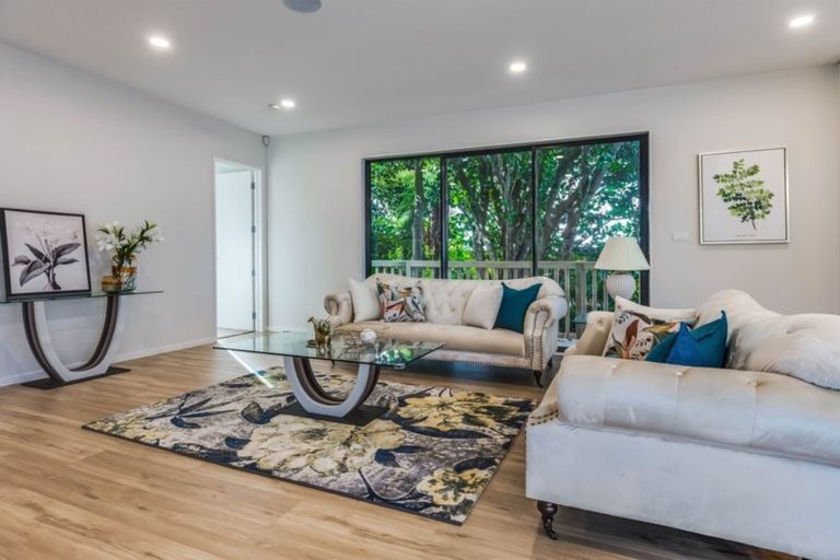 Photo of property in 1 Ti Kouka Place, Te Atatu Peninsula, Auckland, 0610