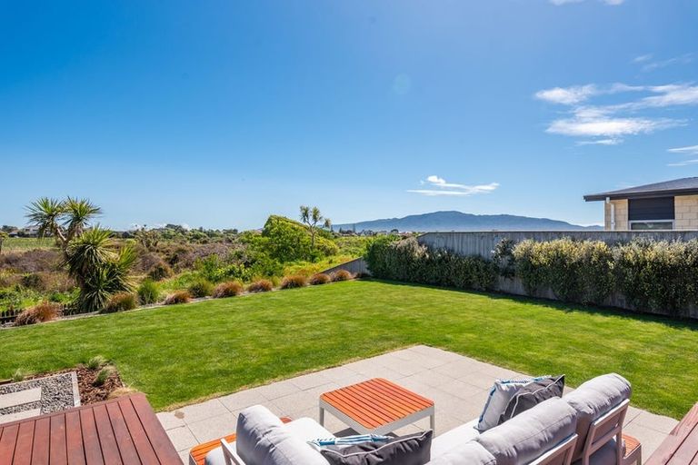 Photo of property in 11 Taranui Way, Paraparaumu Beach, Paraparaumu, 5032