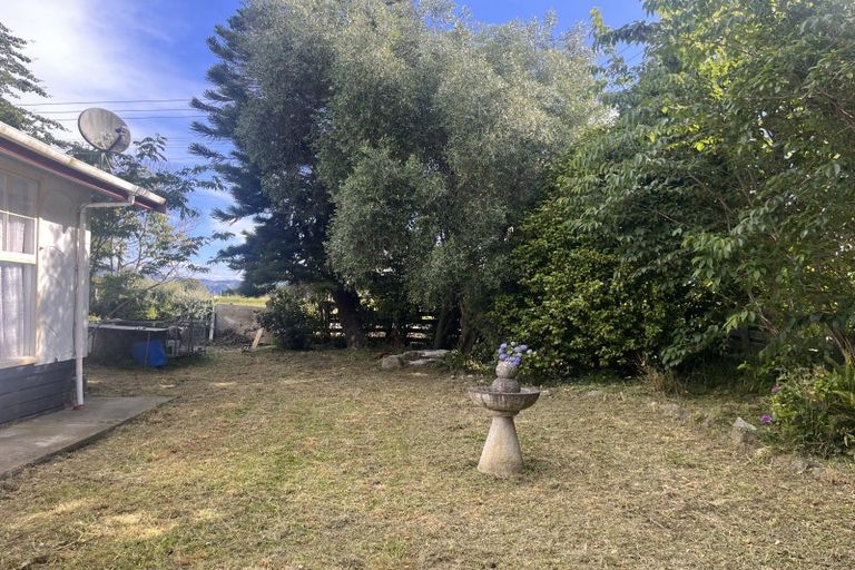 Photo of property in 64 Freemans Road, Otaki, 5512