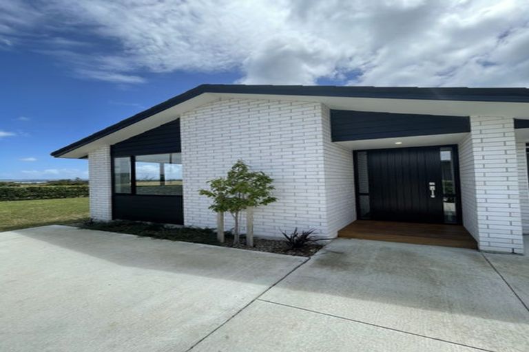 Photo of property in 1 Okoreka Road, Glenbrook, 2681