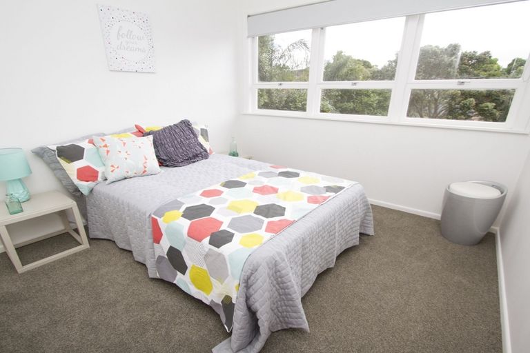 Photo of property in 13 Lantana Road, Green Bay, Auckland, 0604