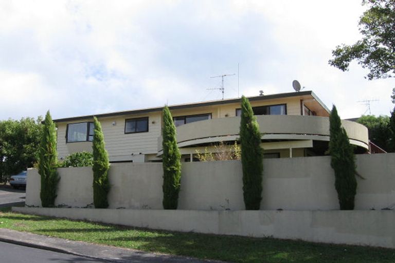 Photo of property in 2/22 Sailfish Drive, West Harbour, Auckland, 0618