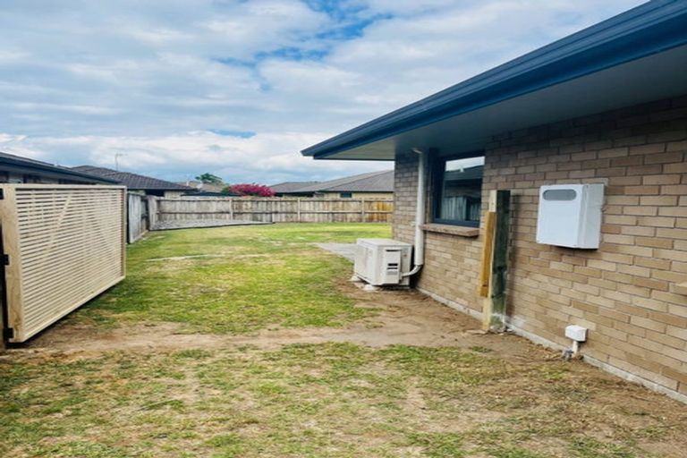 Photo of property in 25 Grabella Place, Papamoa Beach, Papamoa, 3118