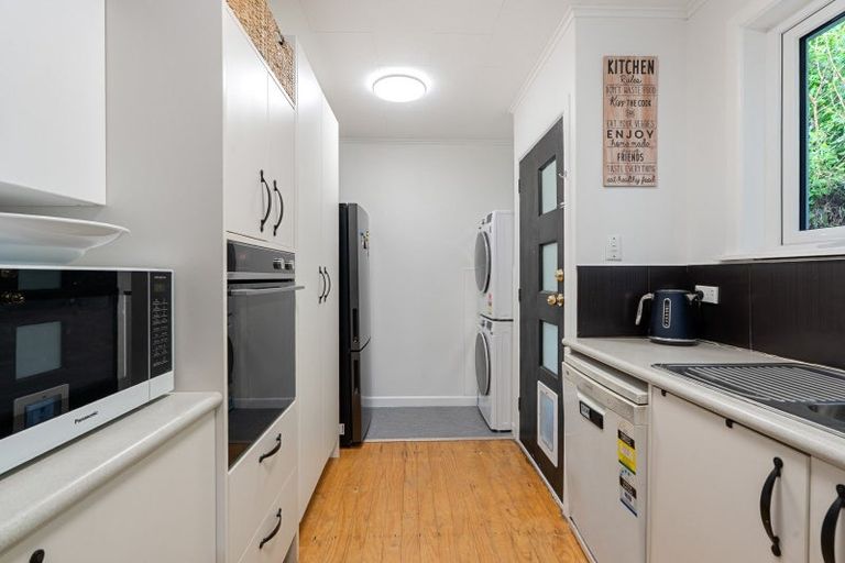 Photo of property in 123 Newlands Road, Newlands, Wellington, 6037