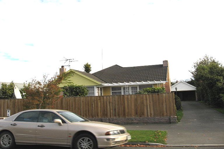 Photo of property in 27 Maidstone Road, Ilam, Christchurch, 8041