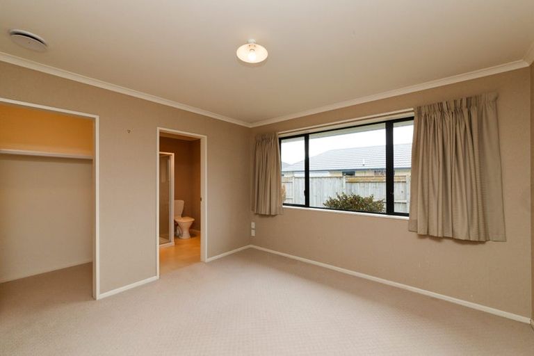 Photo of property in 11 Orlando Way, Kelvin Grove, Palmerston North, 4414