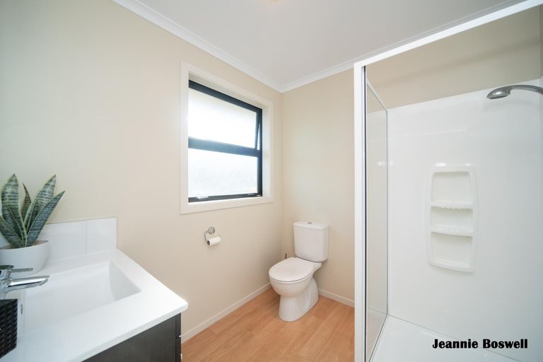 Photo of property in 8 Medallion Court, Kelvin Grove, Palmerston North, 4414