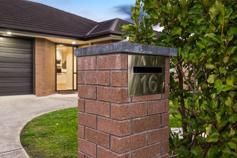 Photo of property in 16 Pitoitoi Drive, Riverhead, 0820