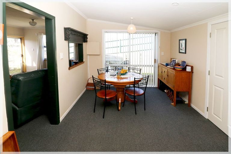 Photo of property in 50 Signal Street, Foxton Beach, Foxton, 4815