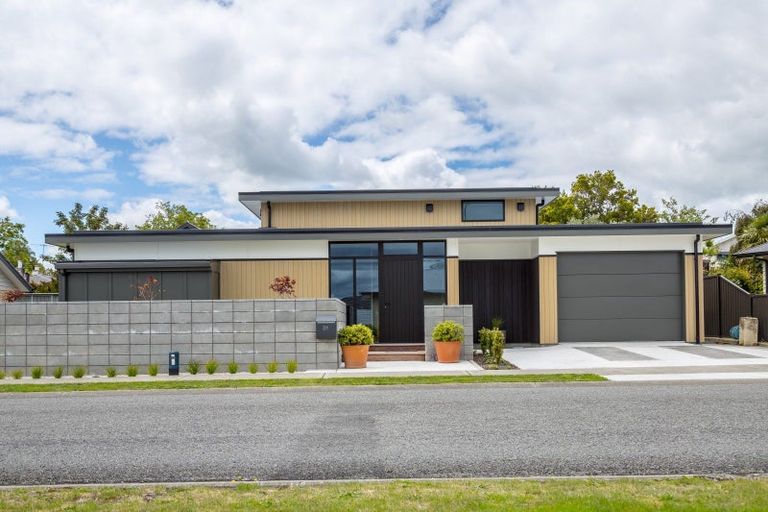 Photo of property in 31 Tarata Grove, Lansdowne, Masterton, 5810