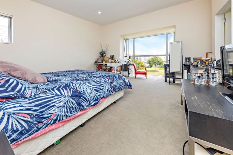 Photo of property in 87 Popokatea Drive, Takanini, 2112