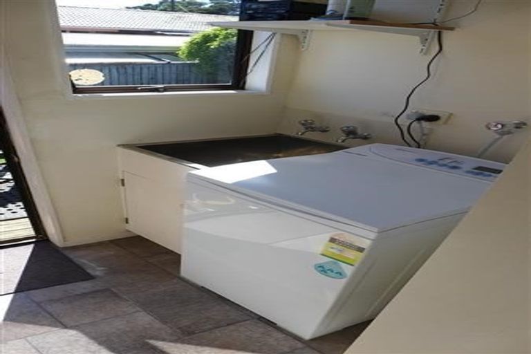 Photo of property in 1/130 Colwill Road, Massey, Auckland, 0614