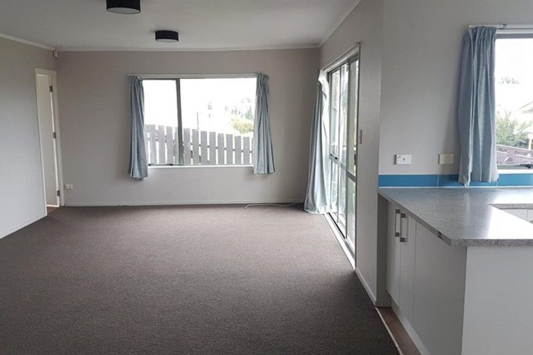 Photo of property in 2/24 Mcquarrie Avenue, Wattle Downs, Auckland, 2103