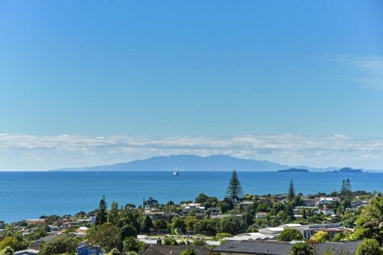 Photo of property in 1/305 East Coast Road, Mairangi Bay, Auckland, 0630