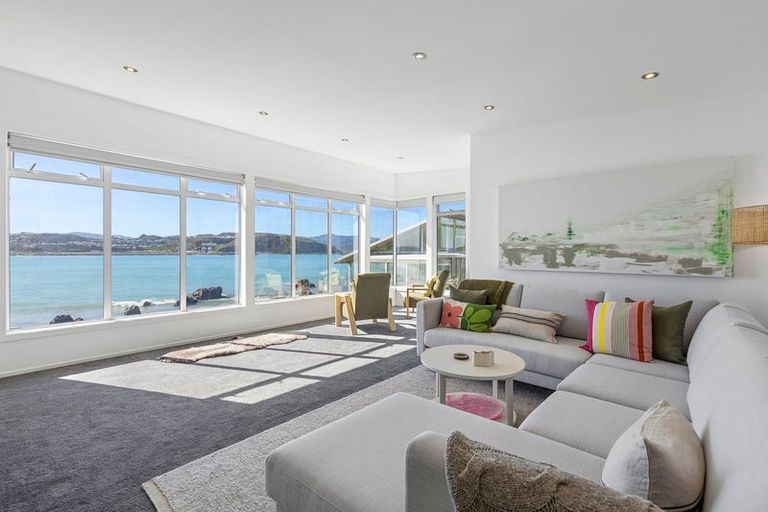 Photo of property in 277 Queens Drive, Lyall Bay, Wellington, 6022