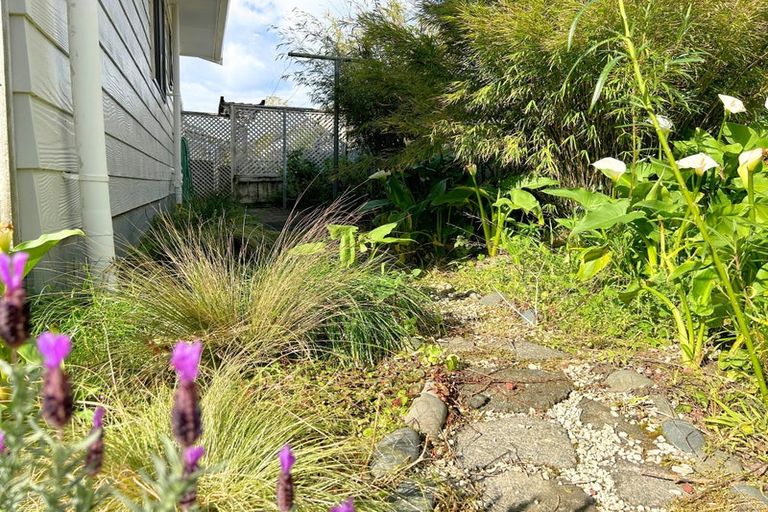 Photo of property in 2 Chablis Place, Henderson, Auckland, 0612
