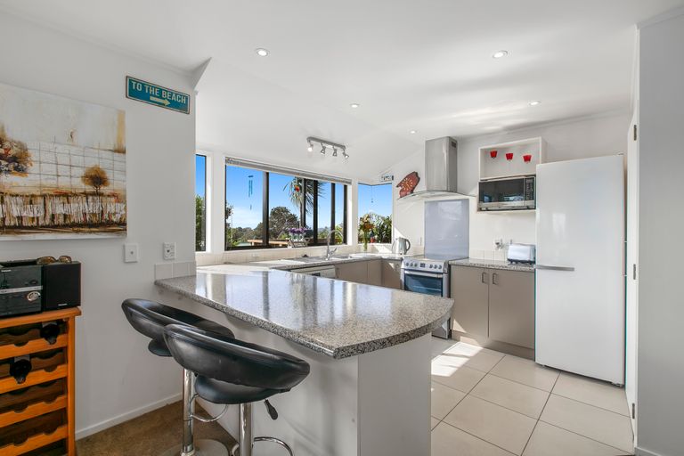 Photo of property in 9 Dobell Road, Stanmore Bay, Whangaparaoa, 0932