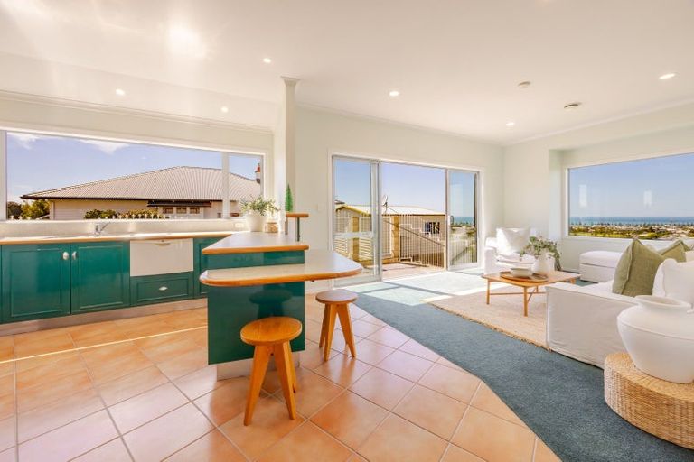 Photo of property in 15 Kavanagh Road, Hospital Hill, Napier, 4110