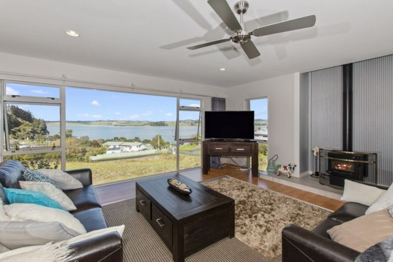 Photo of property in 22 Oxford Street, Whakapirau, Maungaturoto, 0583