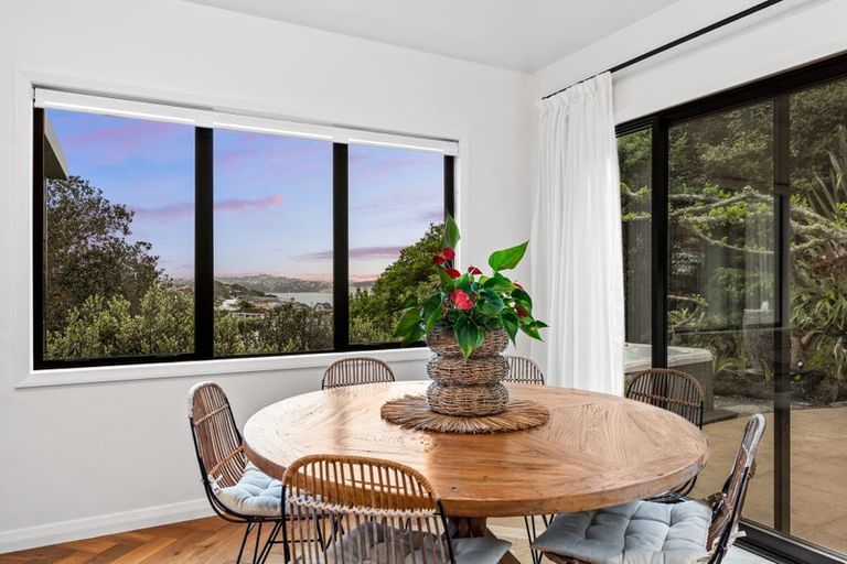 Photo of property in 10 Zita Avenue, Matakatia, Whangaparaoa, 0930