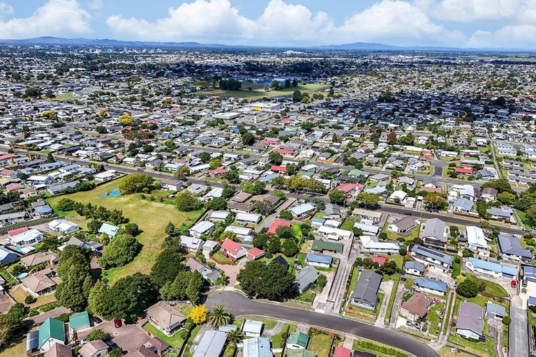 Photo of property in 21 Caulfield Place, Nawton, Hamilton, 3200