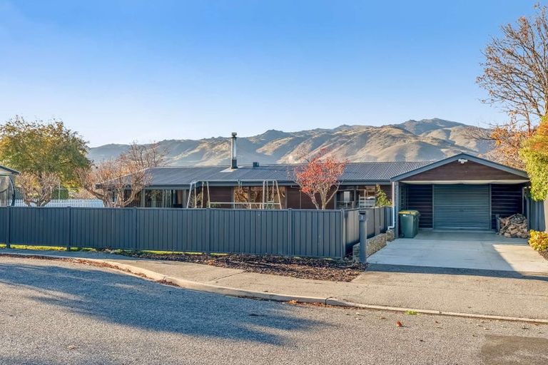 Photo of property in 2 Bruce Street, Cromwell, 9310