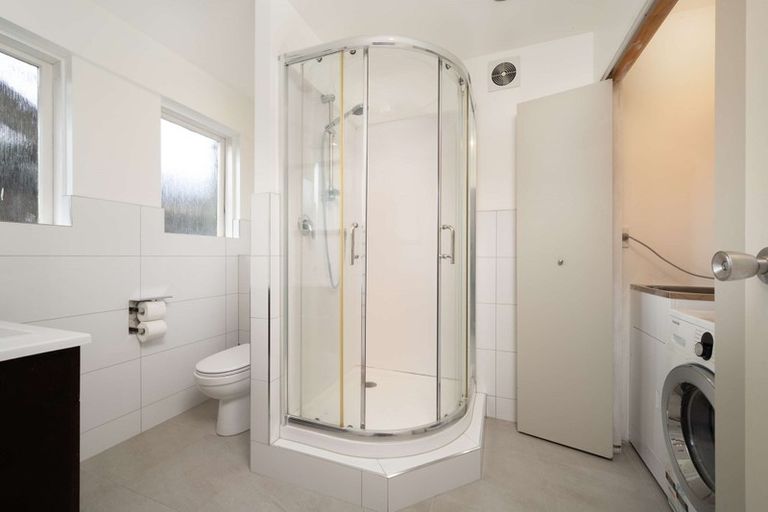 Photo of property in 19 Downsview Road, Pakuranga Heights, Auckland, 2010