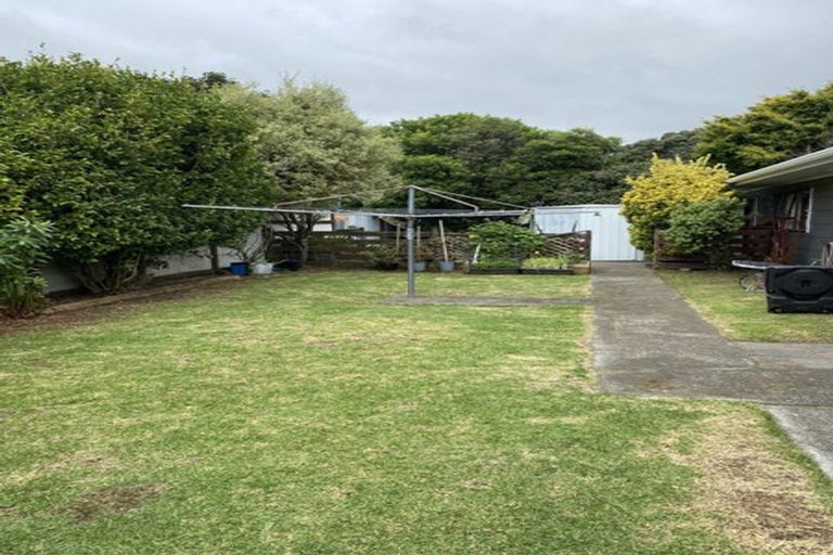 Photo of property in 72 Aorangi Road, Paraparaumu, 5032