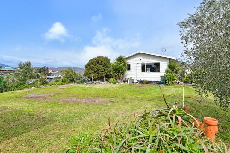 Photo of property in 13 Kaitawa Street, Waikanae Beach, Waikanae, 5036