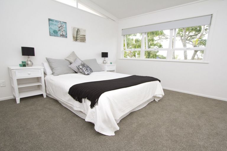 Photo of property in 13 Lantana Road, Green Bay, Auckland, 0604