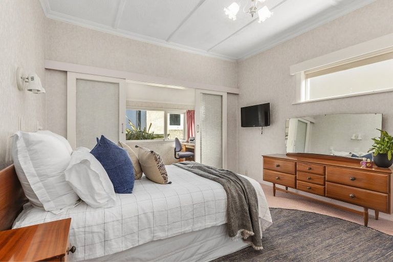 Photo of property in 23 Endeavour Street, Lyall Bay, Wellington, 6022