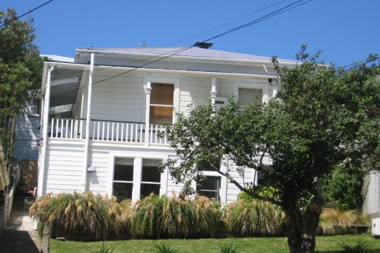 Photo of property in 63 Rolleston Street, Mount Cook, Wellington, 6021