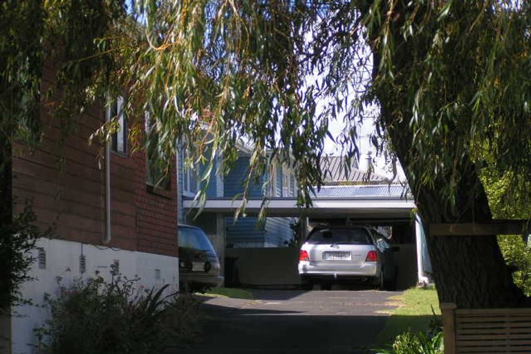 Photo of property in 1/12 Pax Avenue, Forrest Hill, Auckland, 0620