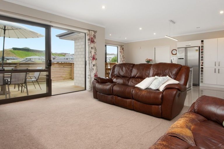 Photo of property in 29 Ballintoy Park Drive, Welcome Bay, Tauranga, 3175