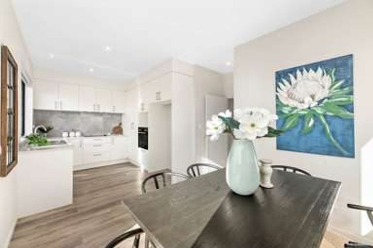 Photo of property in 5/60 Kelman Road, Kelston, Auckland, 0602