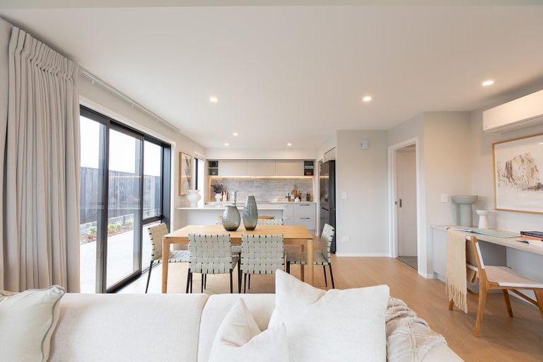 Photo of property in 1 Metoriti Crescent, Karaka, 2124