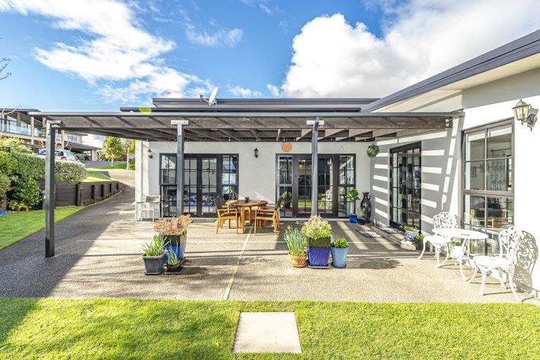 Photo of property in 8 Lithgow Drive, Otamatea, Whanganui, 4500